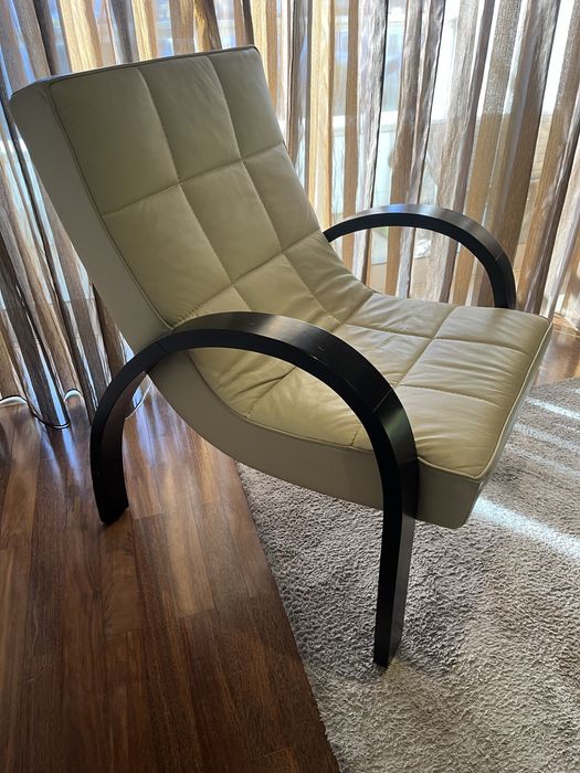 Poltrona em prele bege