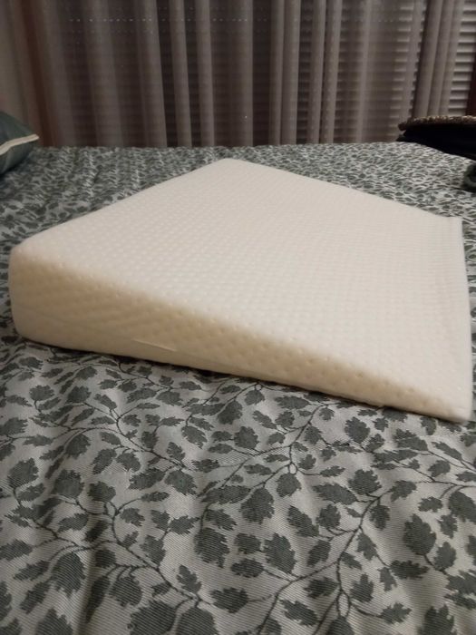 Almofada anti-regurgitação bebé