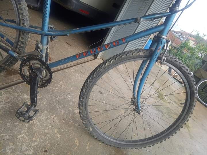 Bicicleta antiga em bom estado