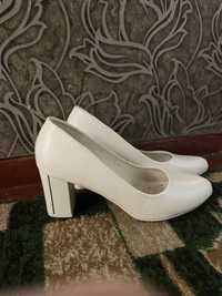 Туфлі весільні білі 41 розмір