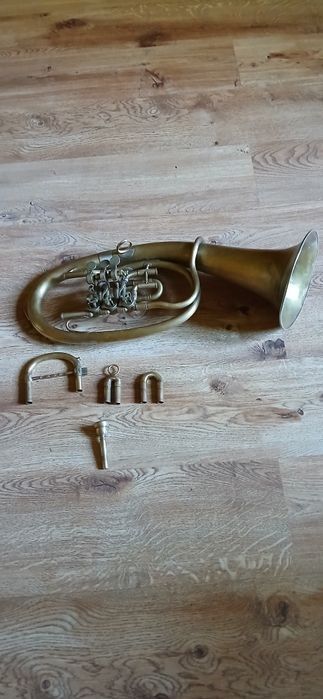 Mosiężny instrument trąbka.
