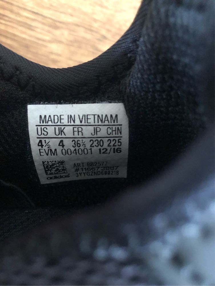 Кросівки жіночі Adidas р.36,5