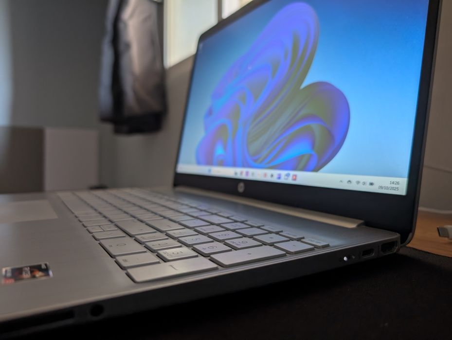 Portátil HP + Headset + Acessórios.