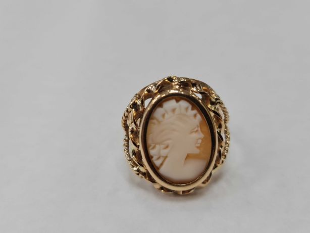 Wyjątkowy złoty pierścionek damski/ 750/ 6.25 gram/ R18/ Kamea