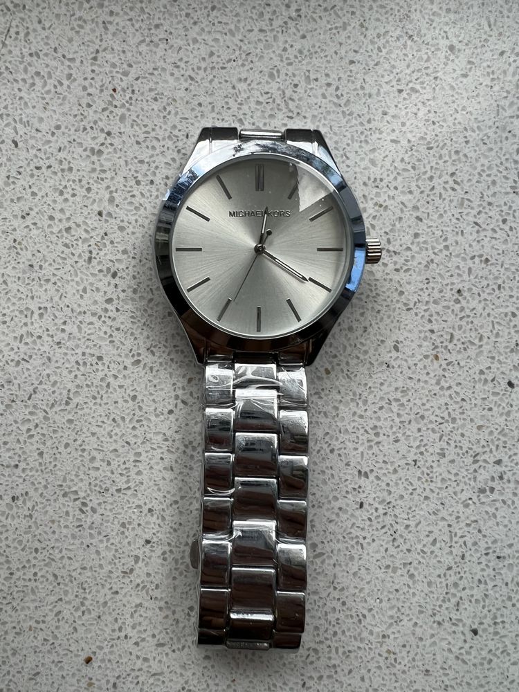 Zegarek MK nowy w kolorze srebrnym