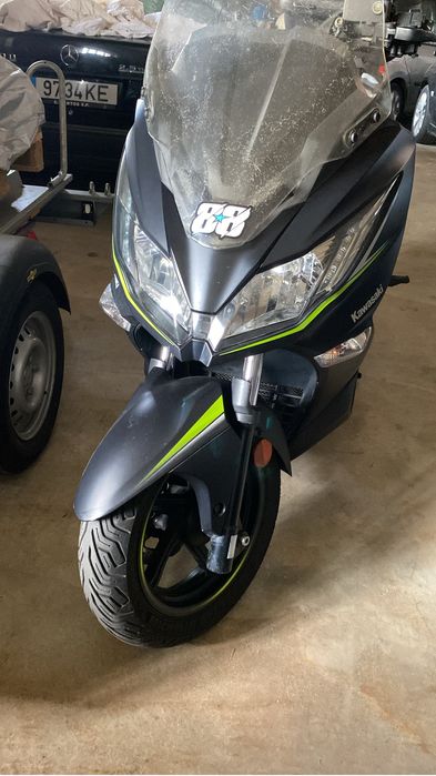 Kawasaki J125 preta e verde