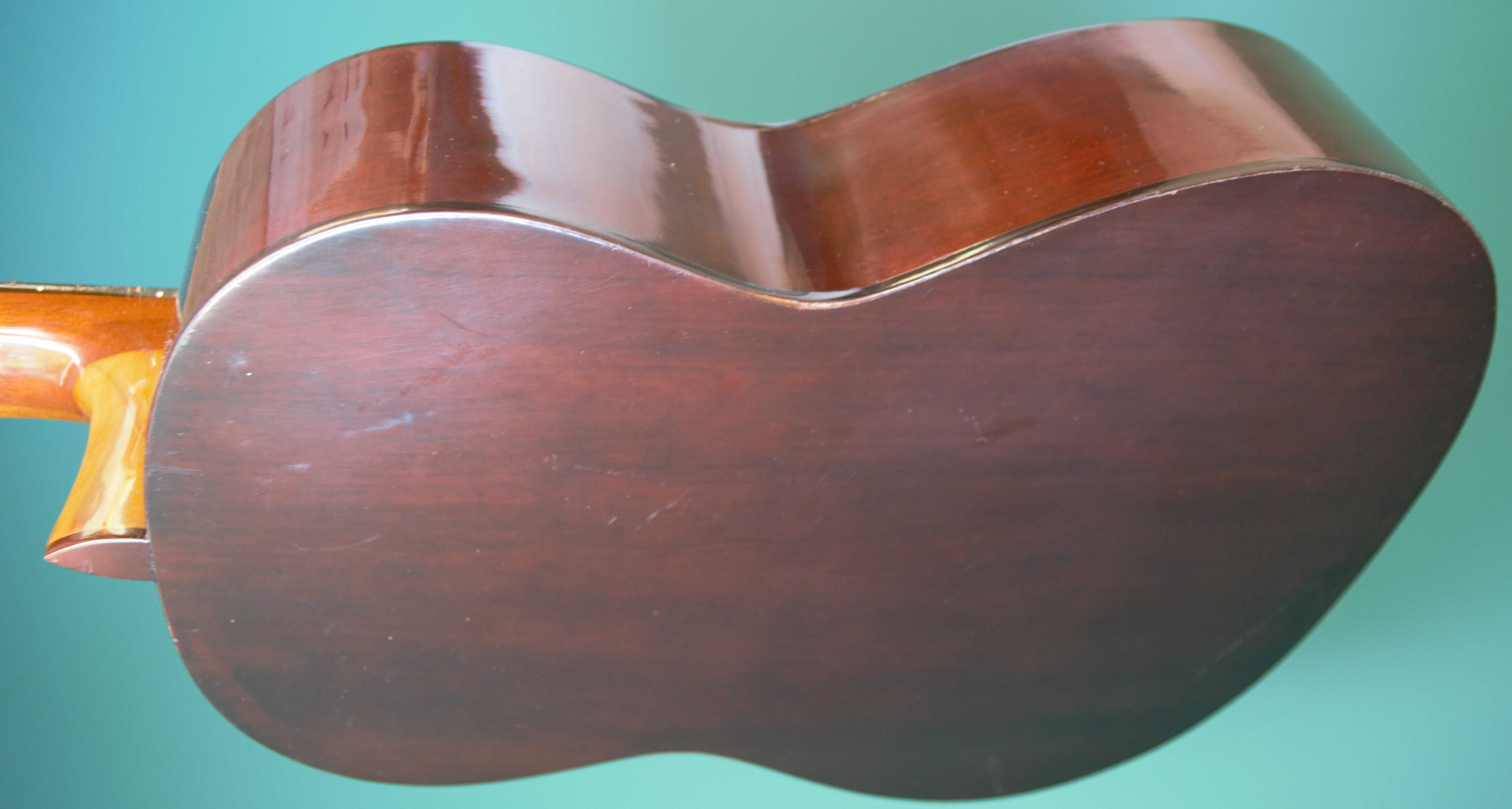 Gitara klasyczna japońska z 1972 roku lutnicza