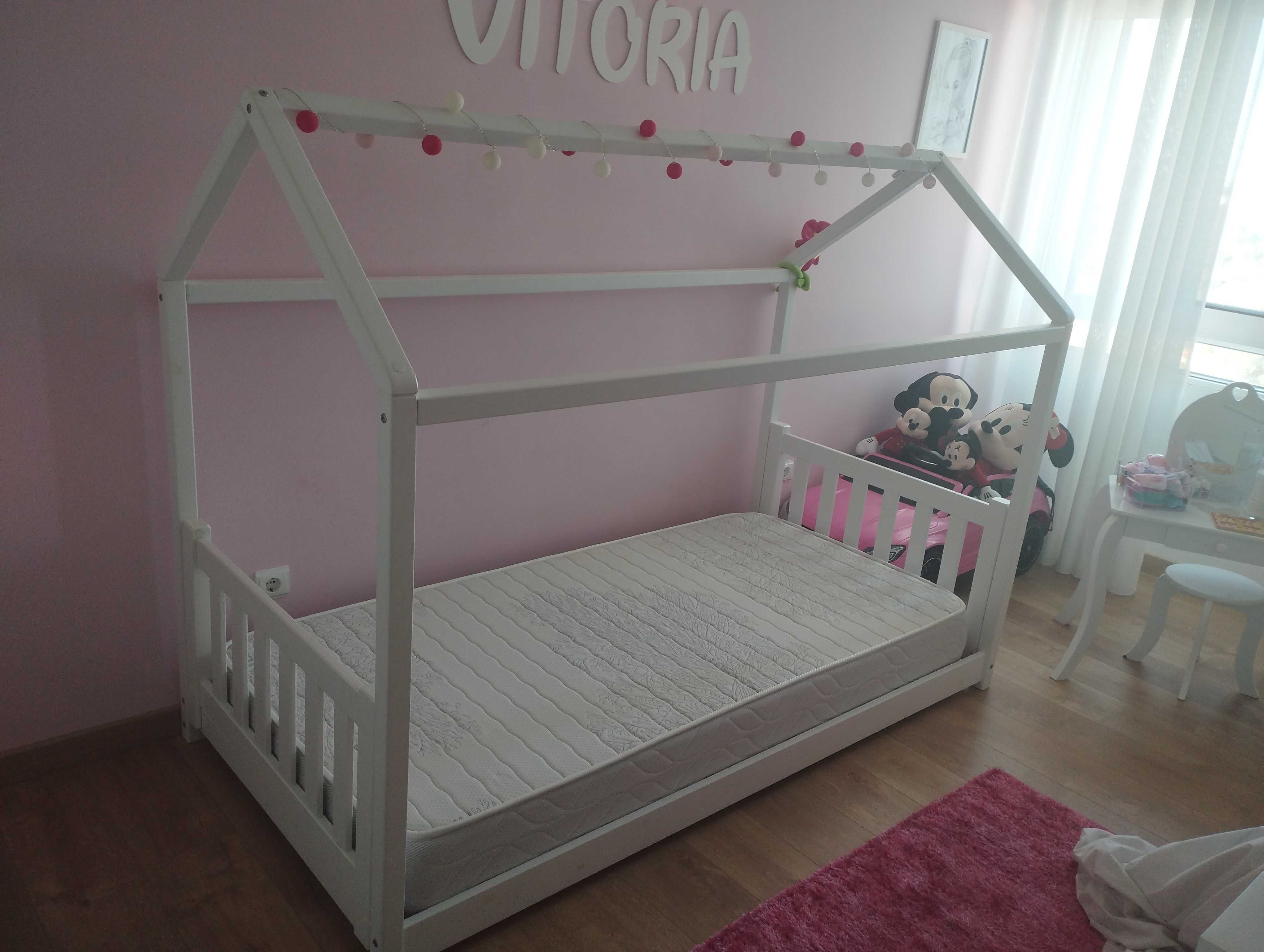 Vendo cama com colchão e grades incluídas