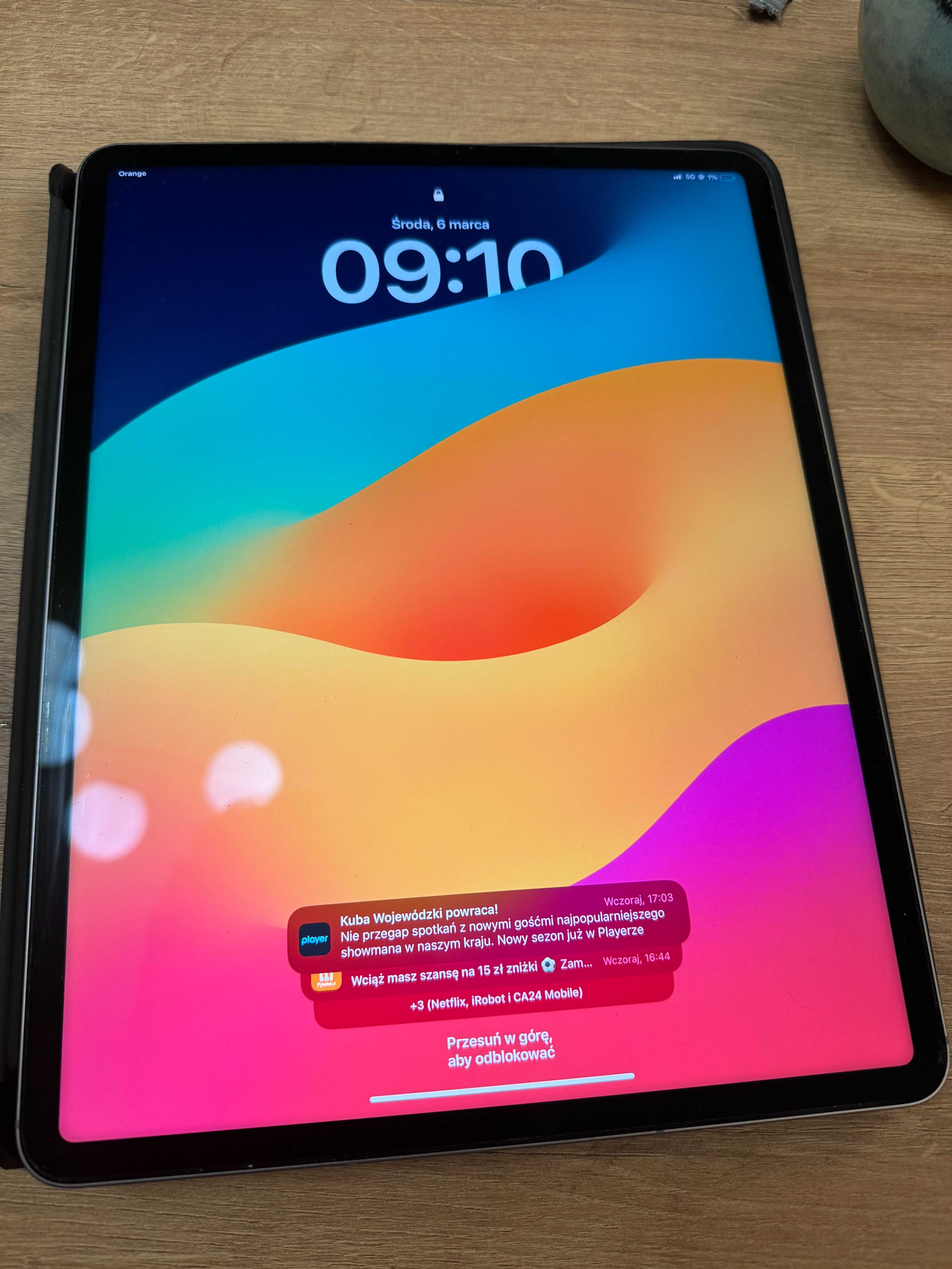 IPad Pro 12.9 M2 gen 6 128 GB Wifi + Cellular z etui ESR Ascend Hybrid