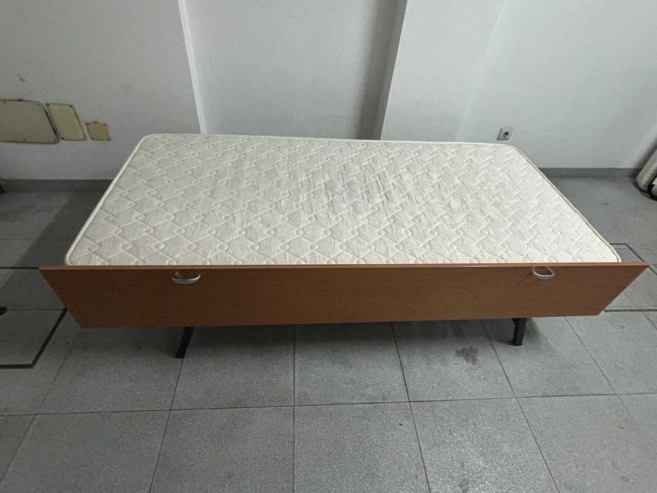 Cama de solteiro com colchão 190x90