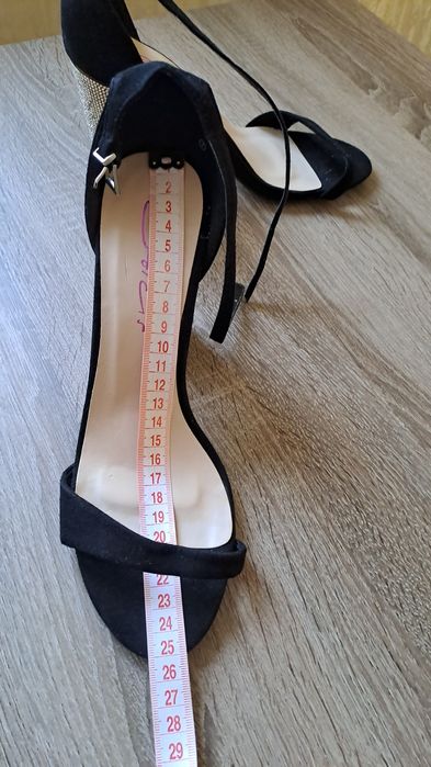 Яскраві босоніжки