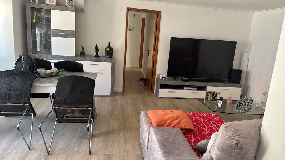 Vendo andar de moradia no gradil t3 transformado em t2 com suite priv