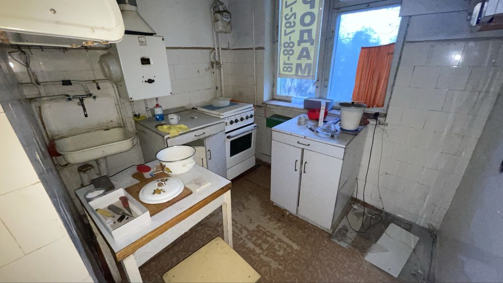 Кухня і стіл безкоштовно