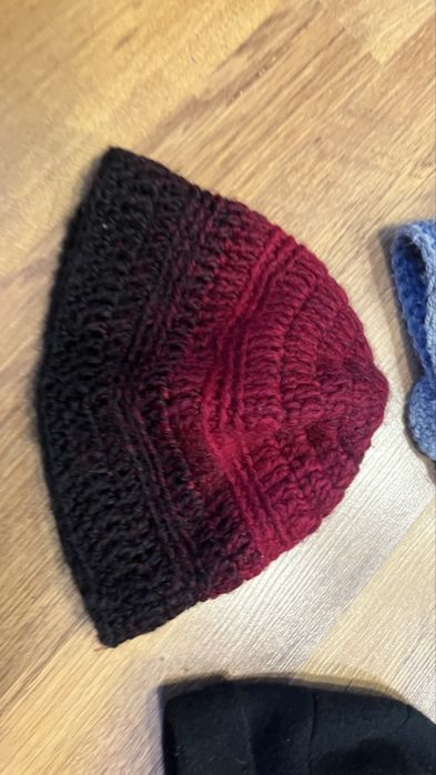 3 czapki damskie retro szydelko 2 szt i filc 1 szt