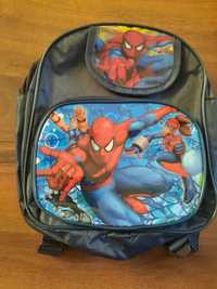 Jak nowy plecak dla przedszkolaka Spider-Man