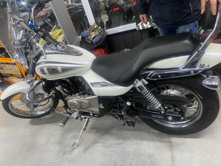 Bajaj Avenger strit cruiser 220 новий