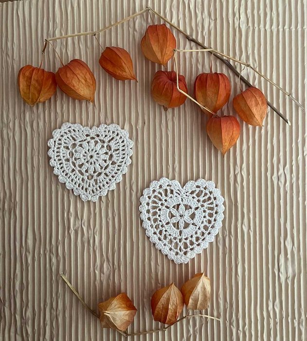 Szydełkowe serduszka; ozdobne zawieszki