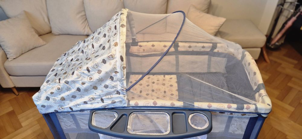 Łóżeczko turystyczne z moskitierą + materac + przewijak