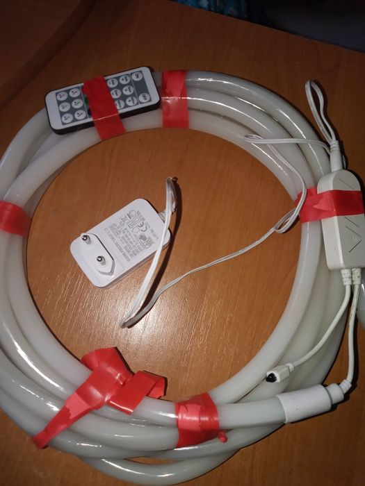 Wąż oświetlony o różnymi kolorami