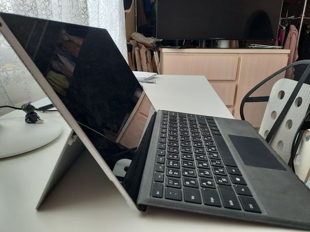 Продам крутий планшет ноутбук Microsoft Surface Pro 4