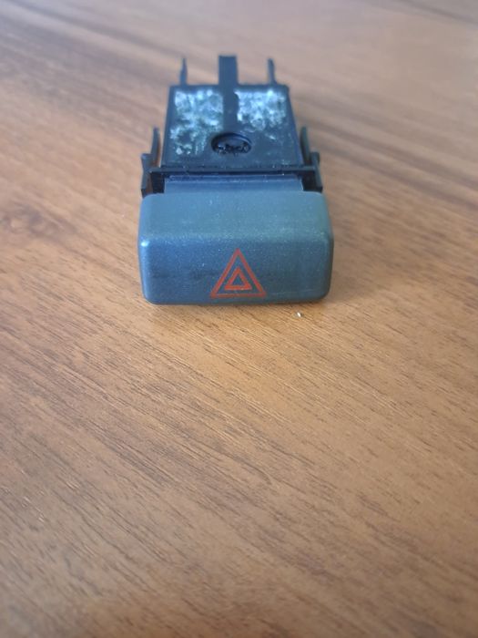 Przycisk awaryjny volvo v40