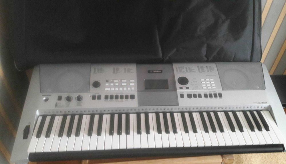 пианино настольное  ЯМАХА  Е413 звуковая колонка