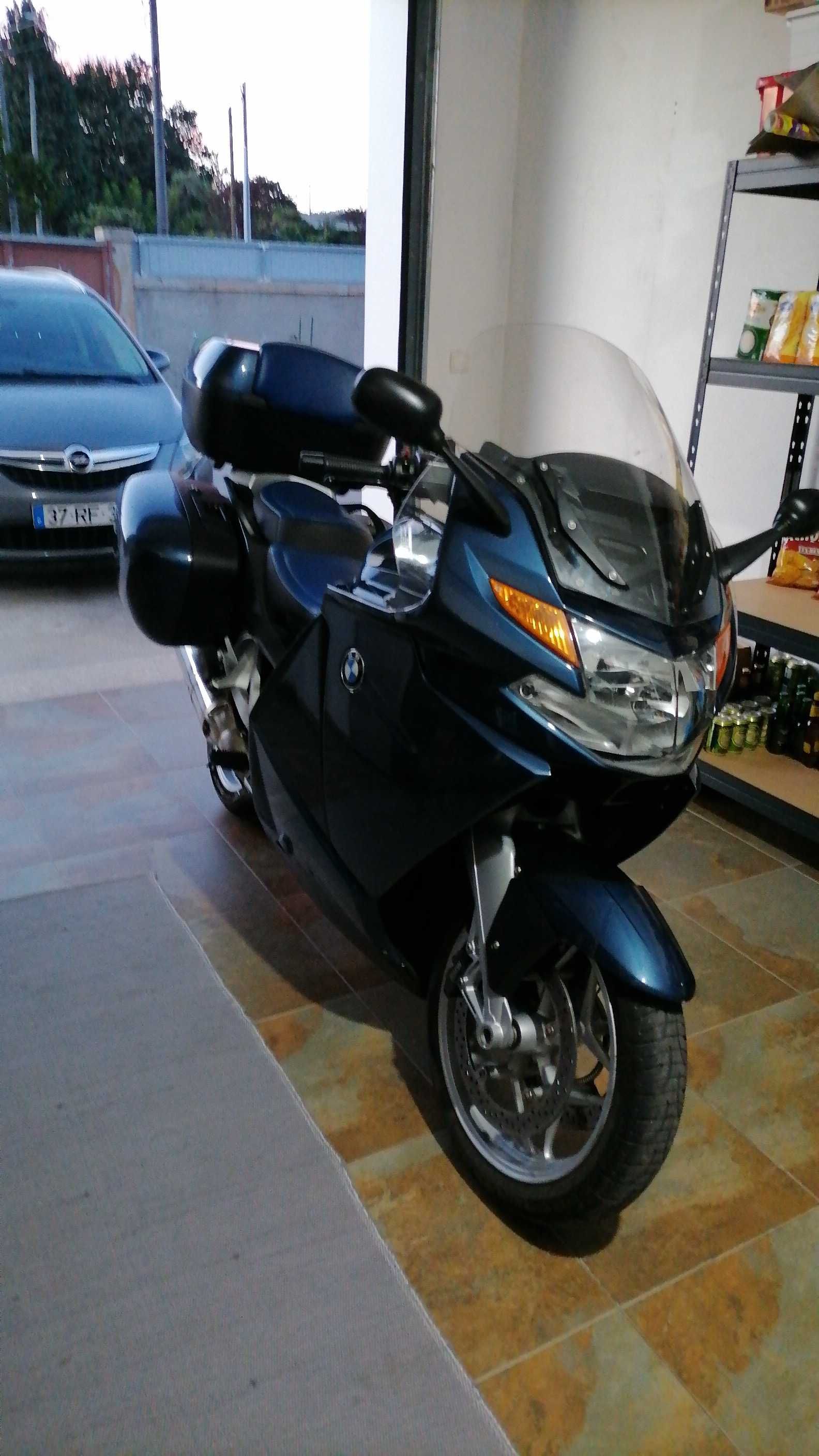 Bmw k1200gt ano 2006 está em bom estado