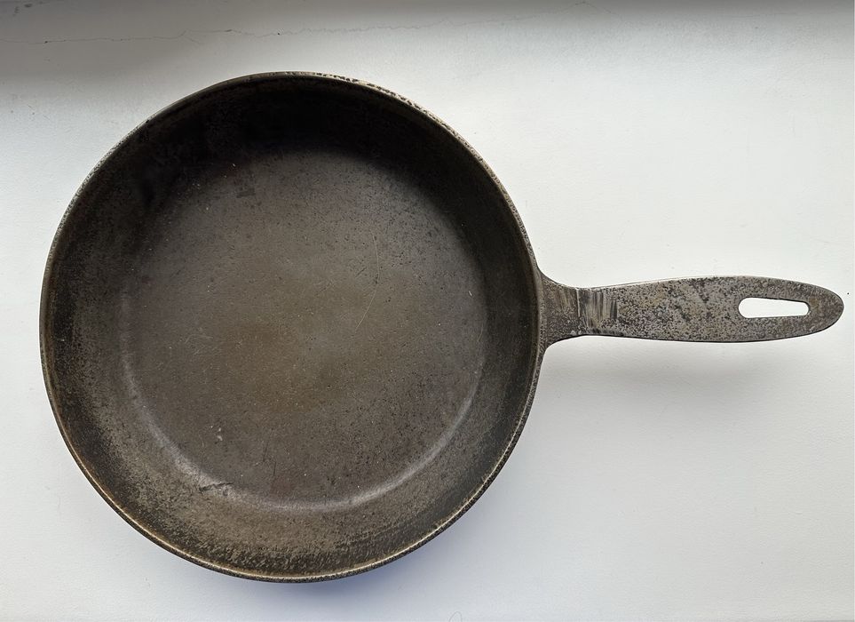 Б/в Сковорідка чугунна чавунна жаровня пательня