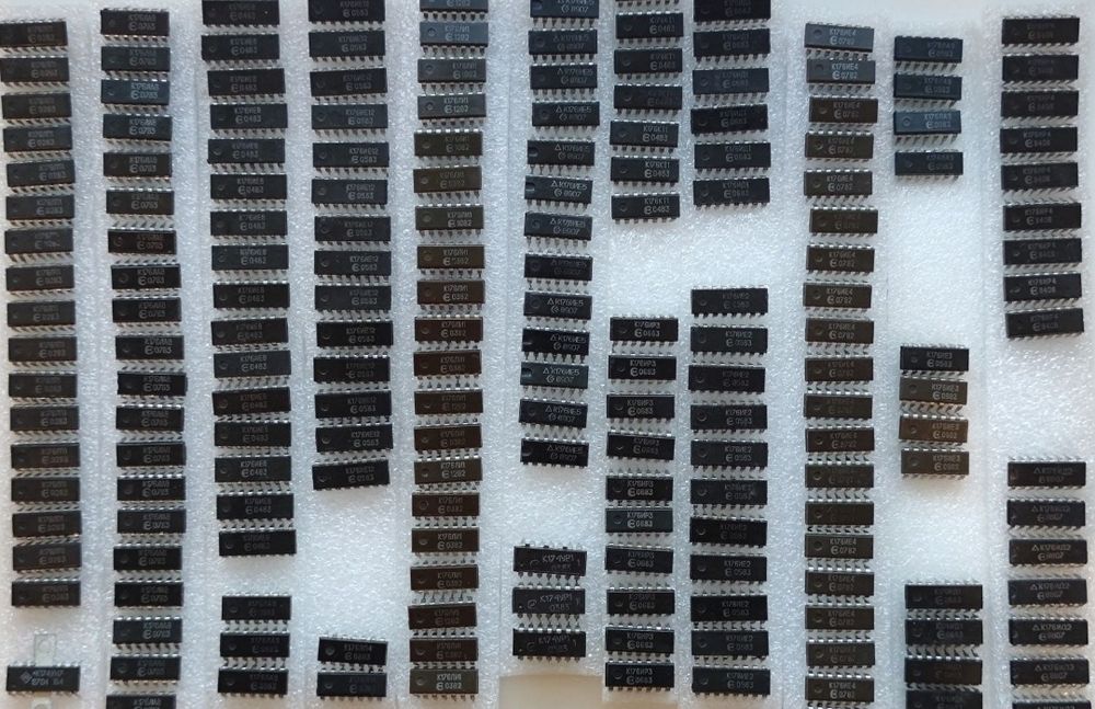 Мікросхеми, ціна та найменування в описі.