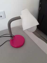 Lampka biurkowa z kolorową żarówką