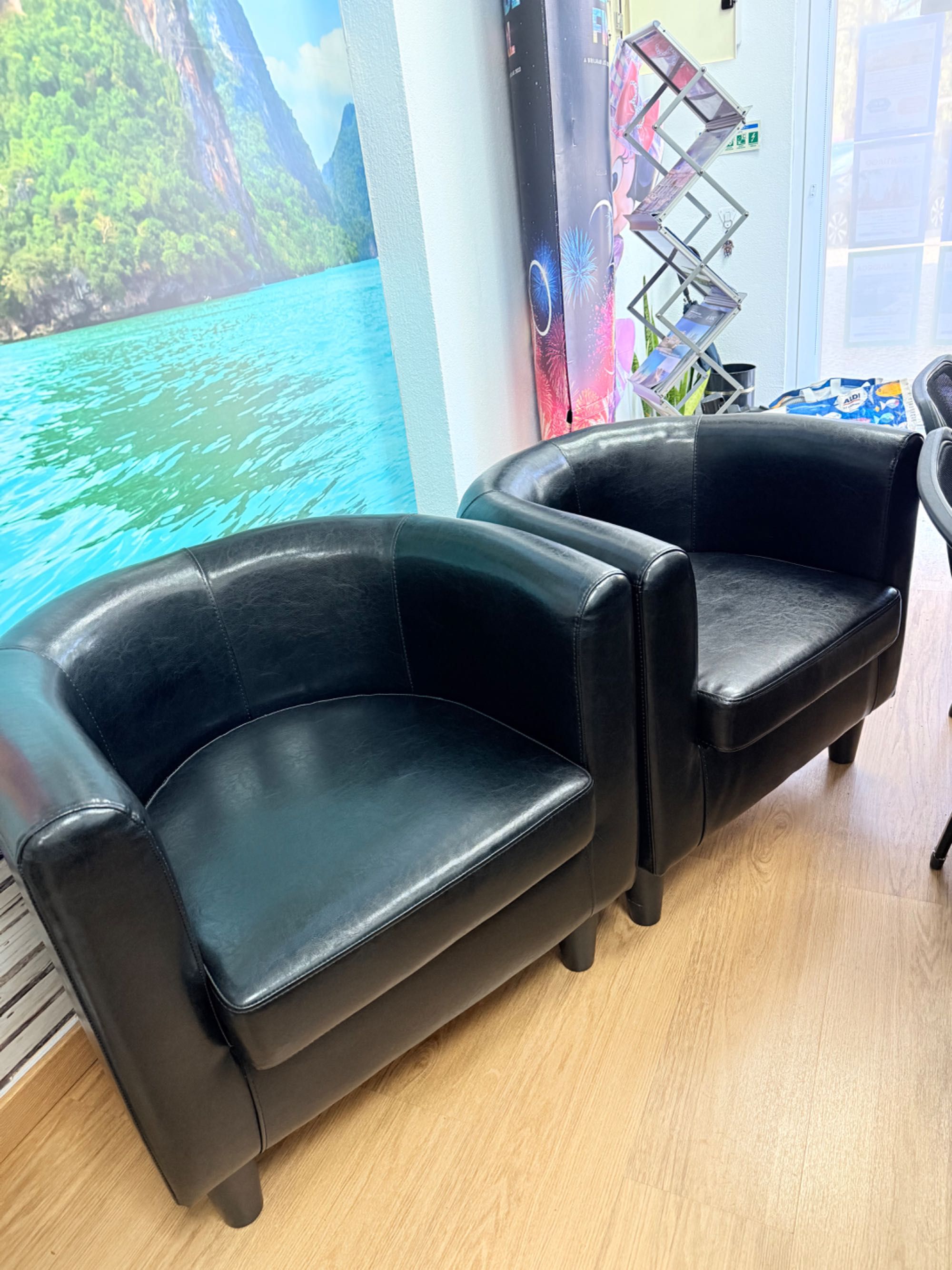 Sofá preto decoração para sala ou entrada ou escritorio
