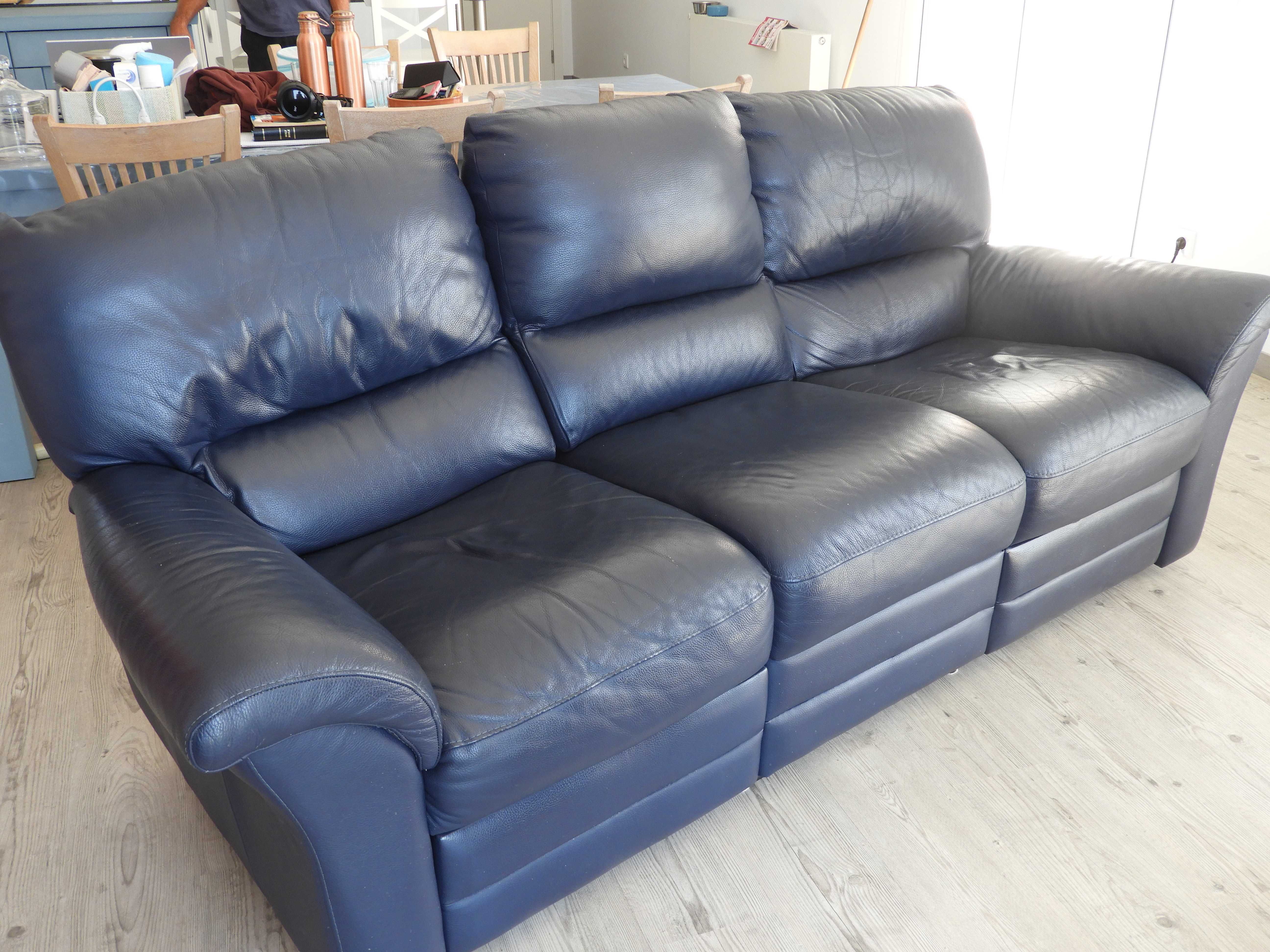 1 sofá de 2 lugares e 1 sofá de 3 lugares com 2 poltronas reclináveis