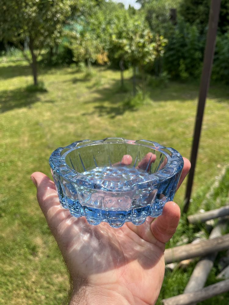 Popielniczki krysztal i kolor