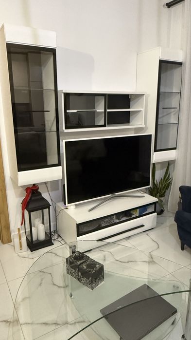 Wiszace witryny z szafka rtv