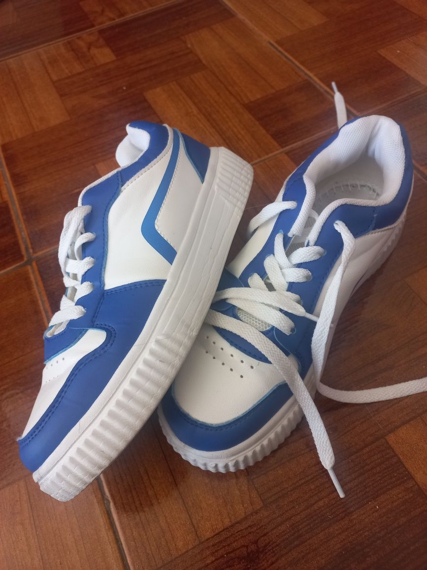 2 pares sapatilhas mulher/ menina