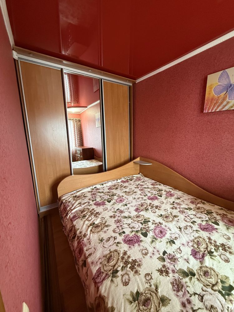 Продаеться  квартира три команты