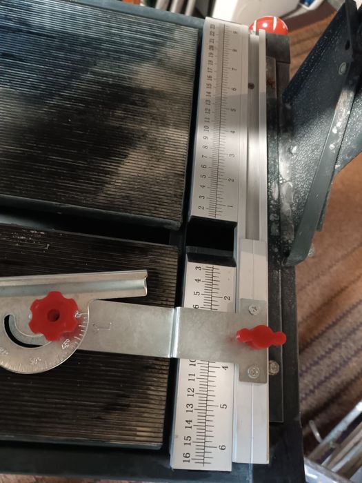 Maszyna do cięcia płytek MATRIX