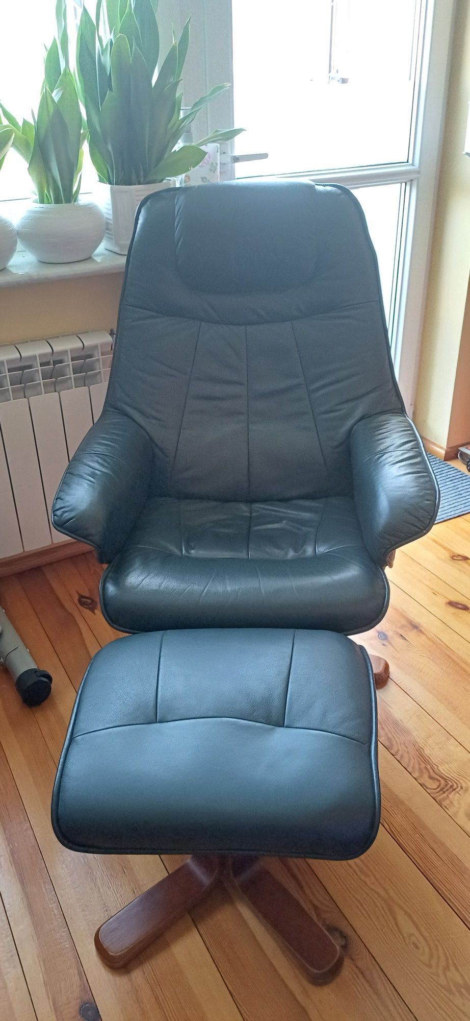 Fotel obrotowy relax z podnóżkiem