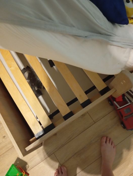 Łóżko do pokoju dziecięcego 80x160