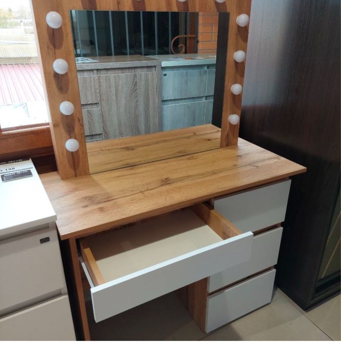 Туалетний столик з підсвіткою косметичний стіл дзеркало для макіяжу