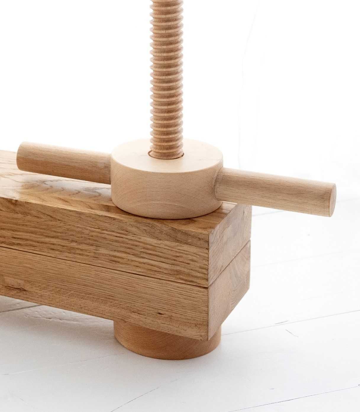 Duża drewniana belka introligatorska - Large wooden bookbinding beam.