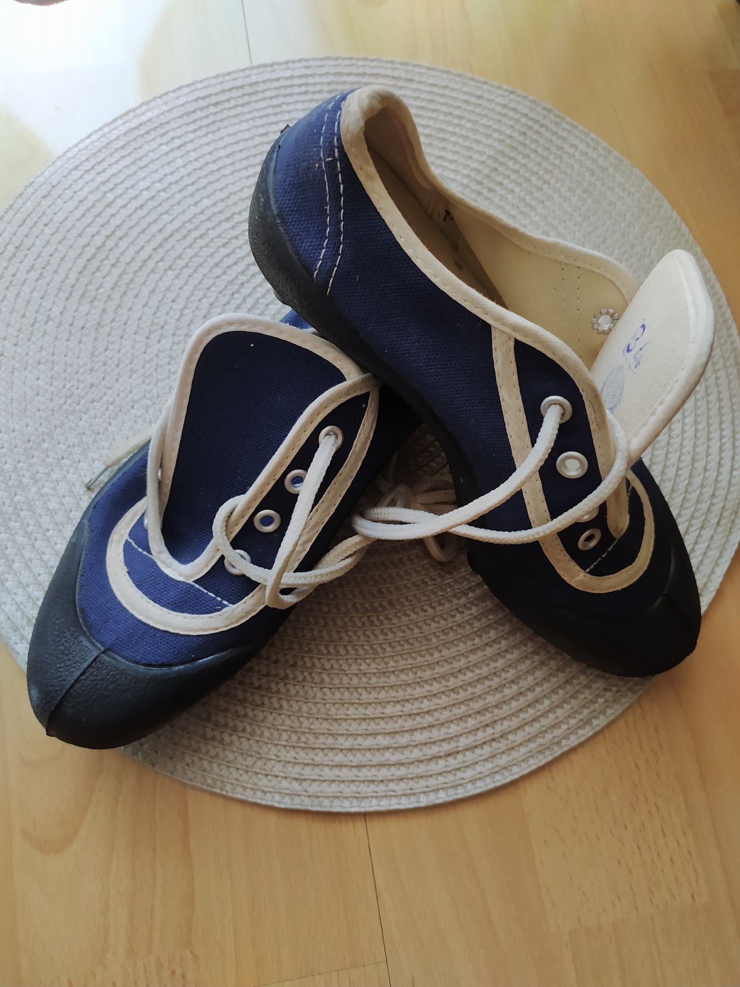 Korki trampki marki Stomil rozmiar 23
