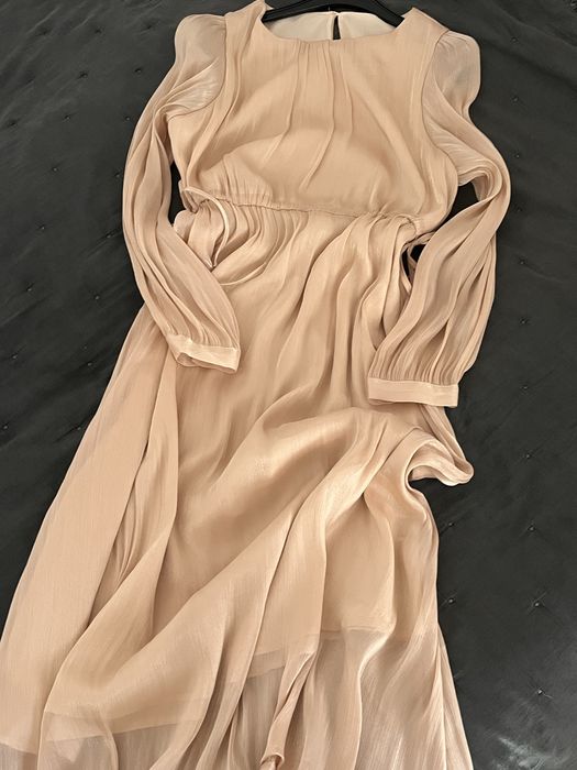 Плаття , довге ,близкуче