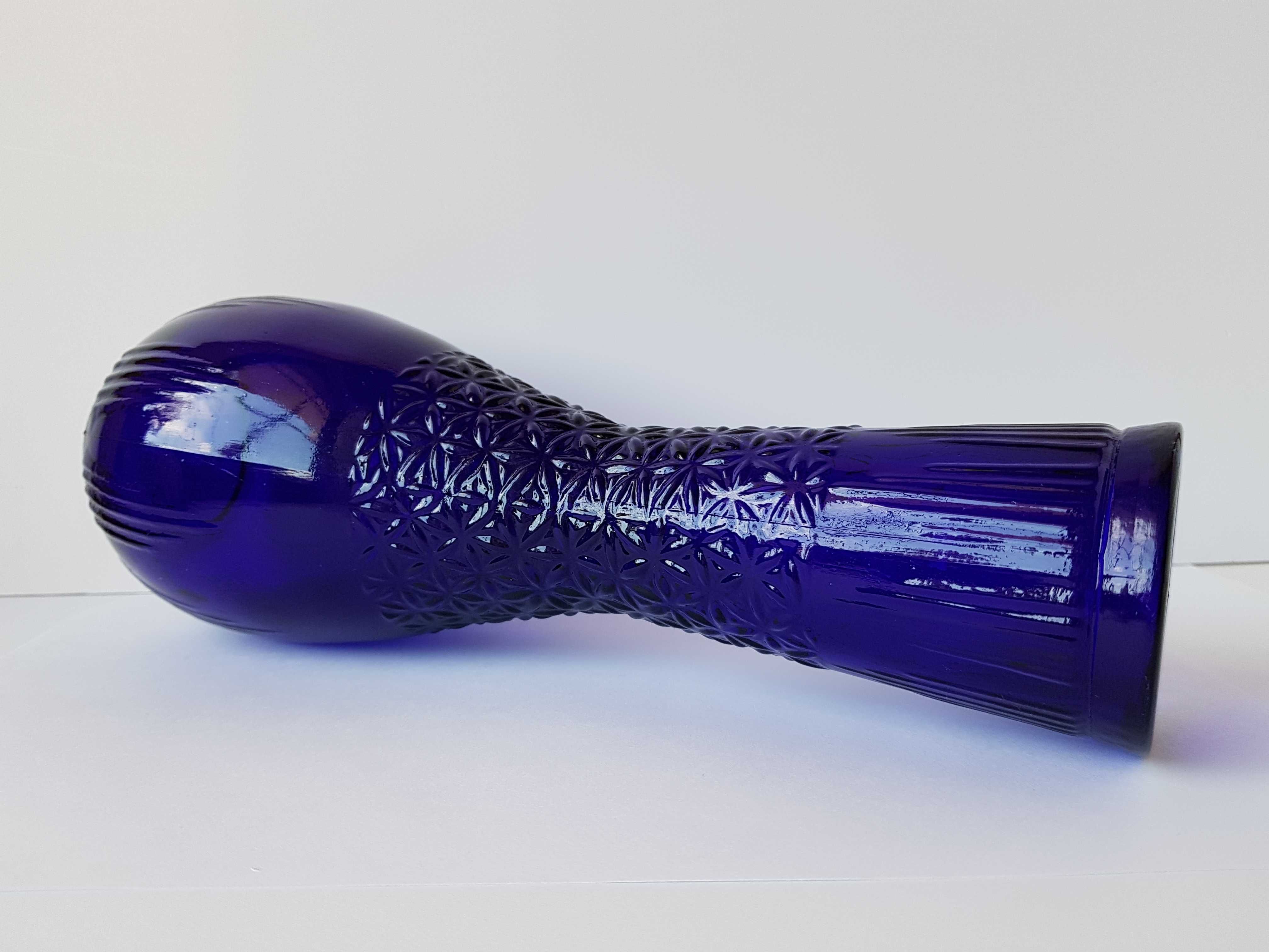 Kobaltowy wazon Prądniczka, kolorowe szkło PRL