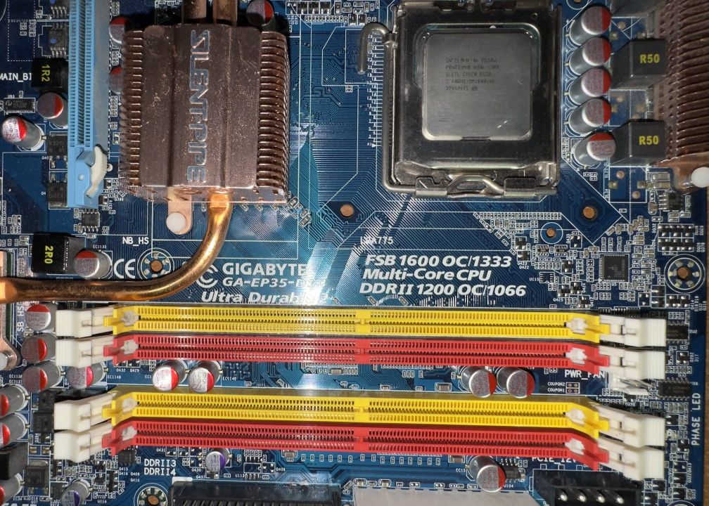 Материнська плата GIGABYTE GA-EP35-DS4