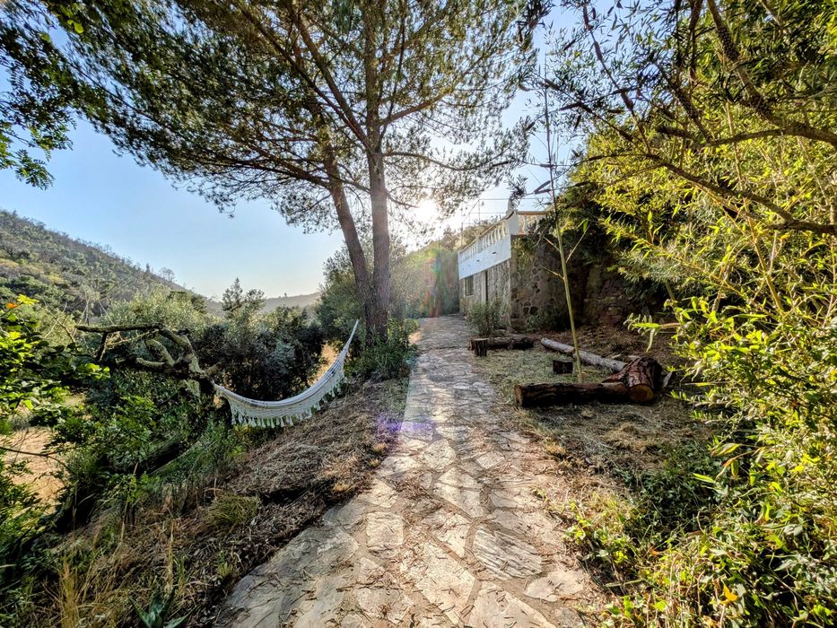 Retiro na natureza com terraço e vista