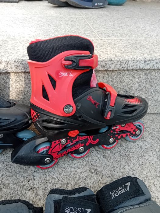 Vendo patins em linha, joelheiras e cotoveleiras.