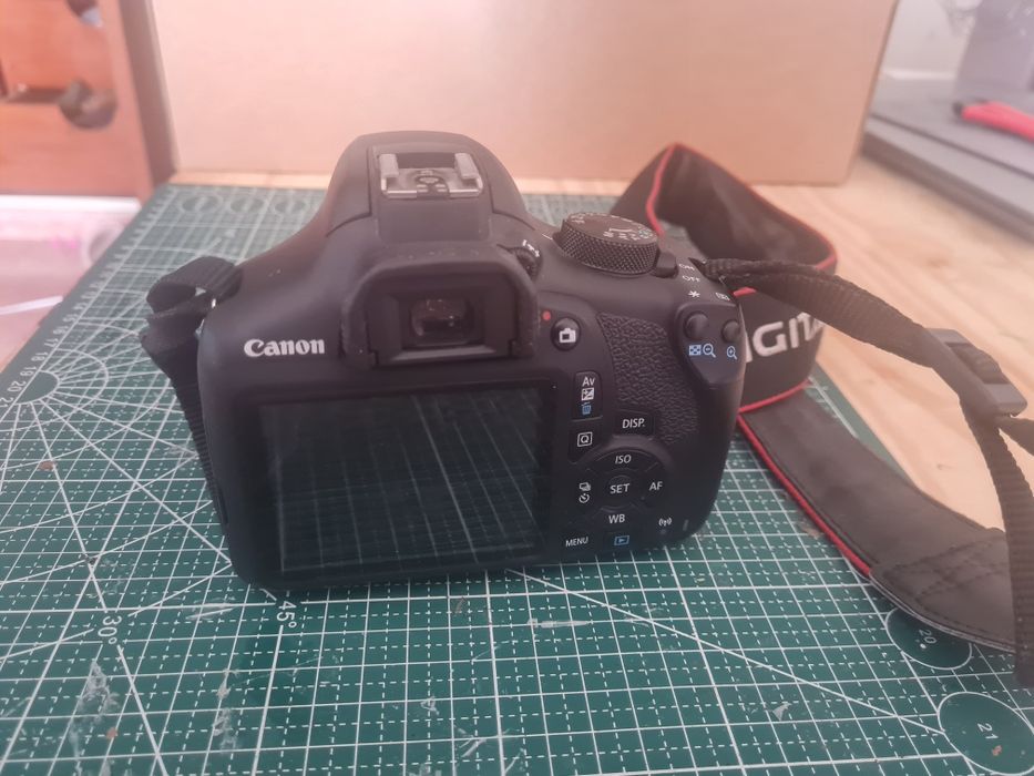 Canon 1300D + lente 18-55mm