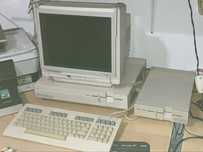Commodore 128D z klawiaturą i myszka