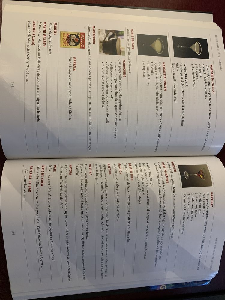 Livro “Almost everytinhg for bartenders”